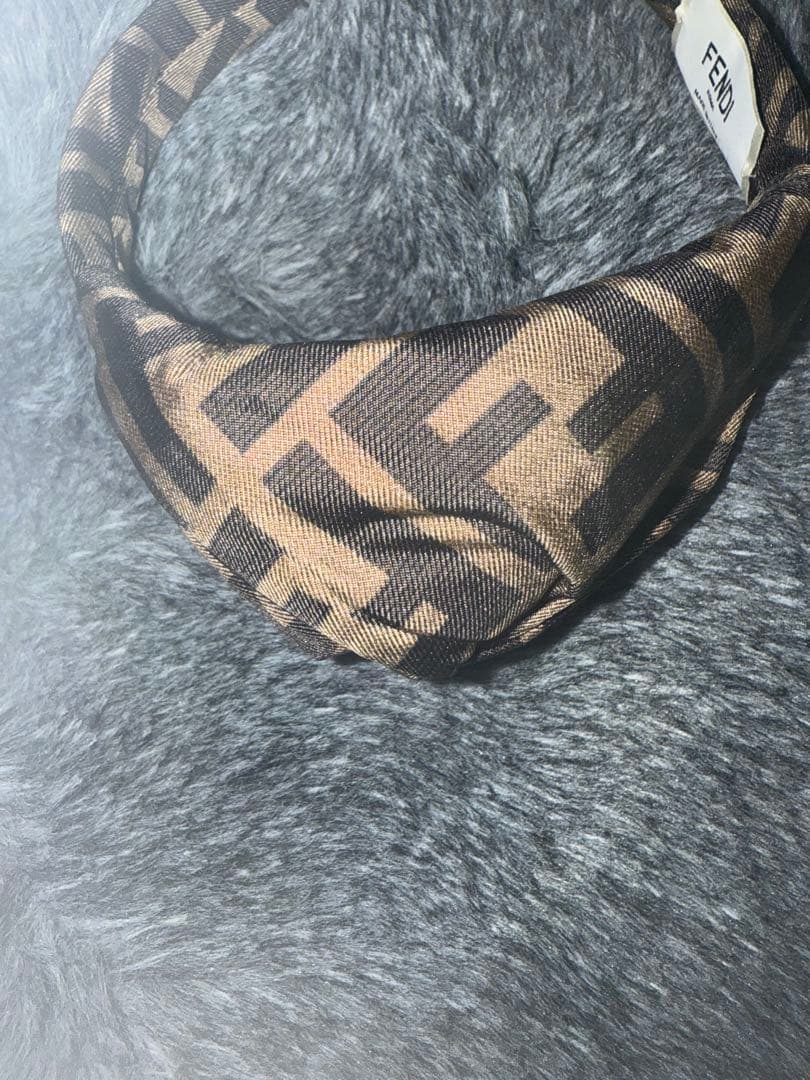 fendi カチューシャ　ヘアバンド　フェンディ