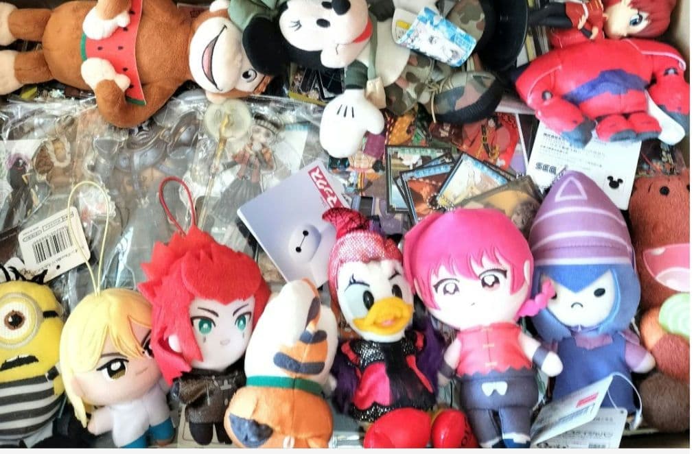 大量 まとめ売り ノンジャンル 紙類 ミニフィギュア ぬいぐるみ 1200