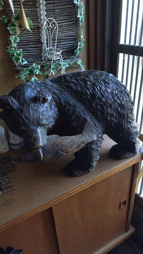 木製クマ彫刻