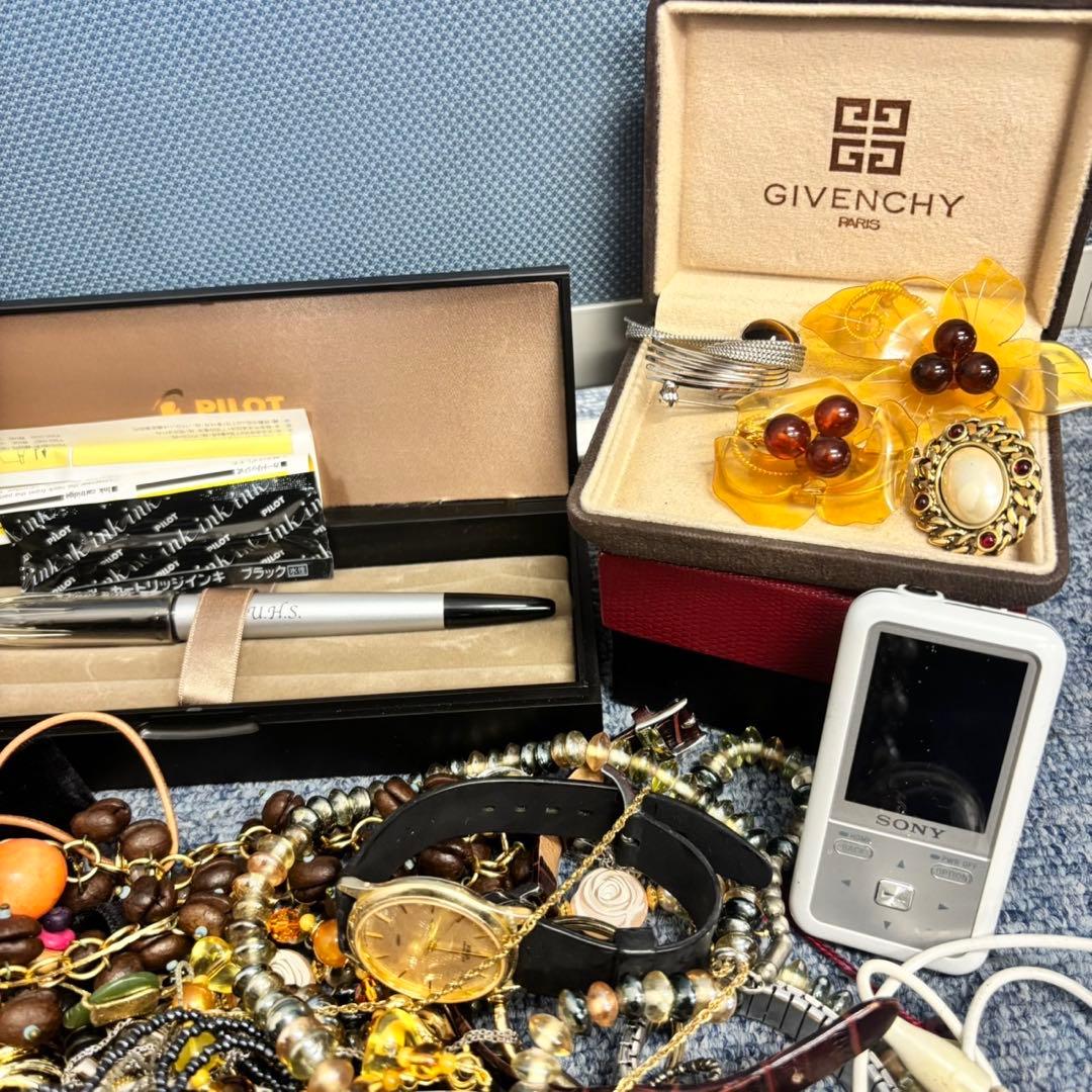 遺品整理 アクセサリー 時計 まとめ ブローチ タイピン 刻印未検品 1481