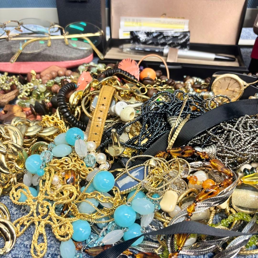 遺品整理 アクセサリー 時計 まとめ ブローチ タイピン 刻印未検品 1481