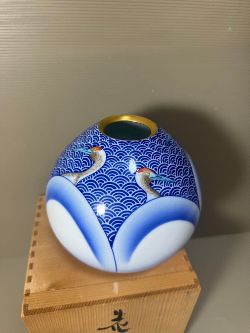 2193 香蘭社　鶴絵　青海波　花瓶　金彩