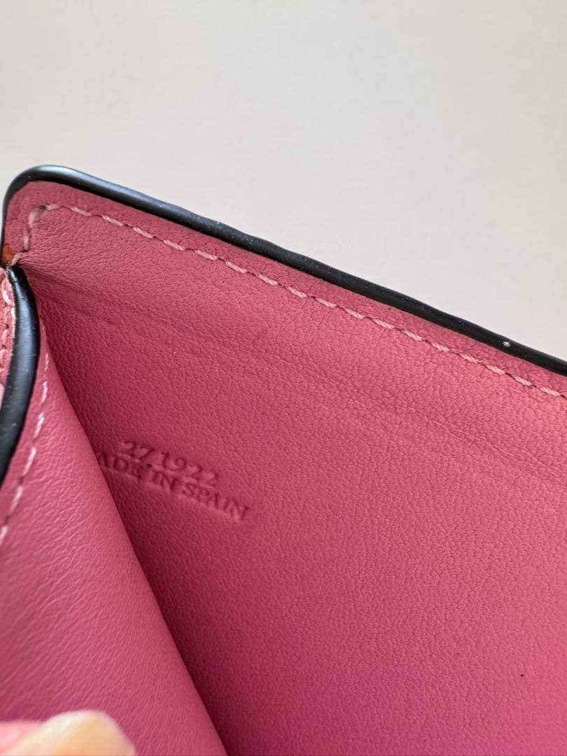 【LOEWE】★ロエベ★ピンクレザー★二つ折り財布 保存袋付き