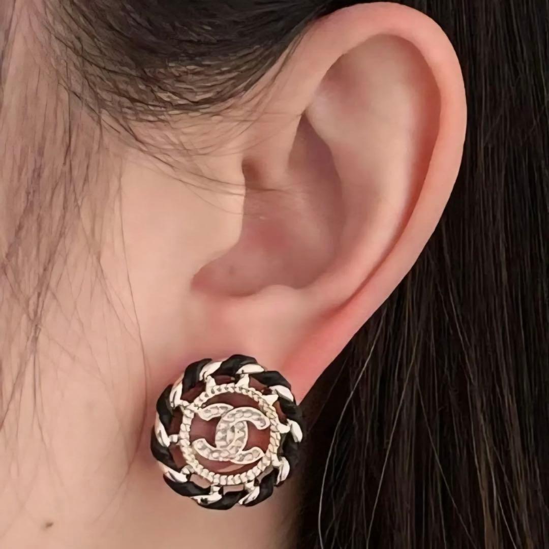 シャネルレザー×ゴールド　ピアス