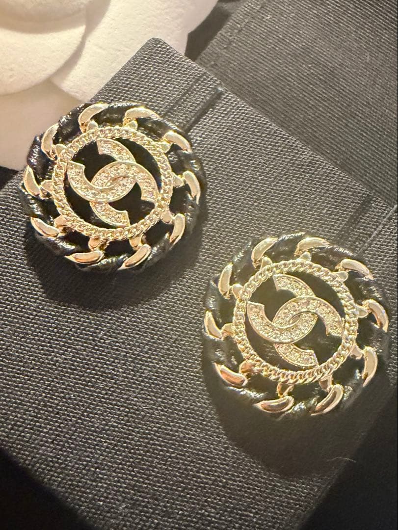 シャネルレザー×ゴールド　ピアス