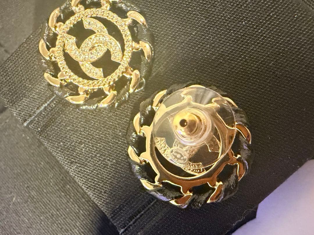 シャネルレザー×ゴールド　ピアス