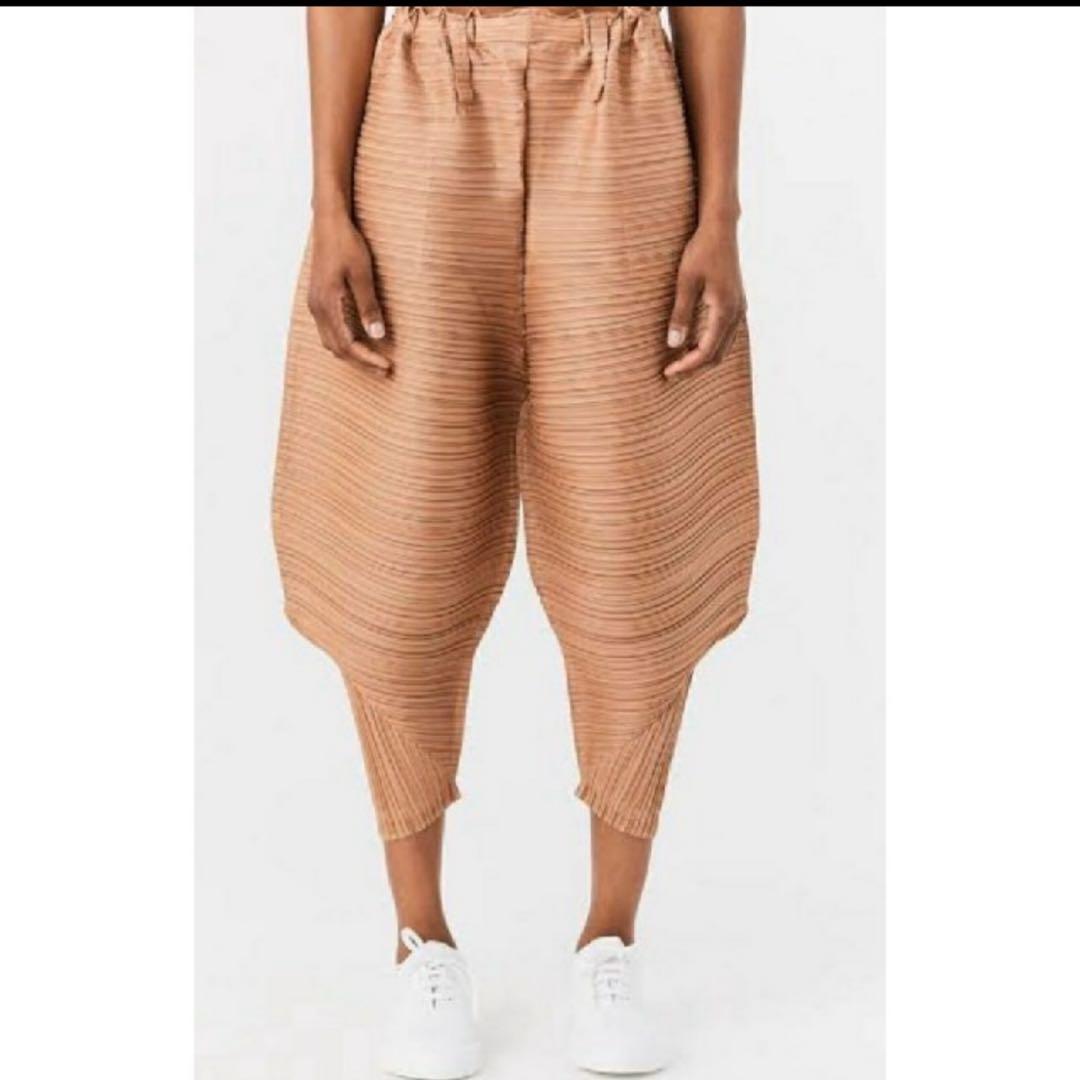 Kamitani様プリーツプリーズ サルエルパンツ ベージュ系　イッセイミヤケ