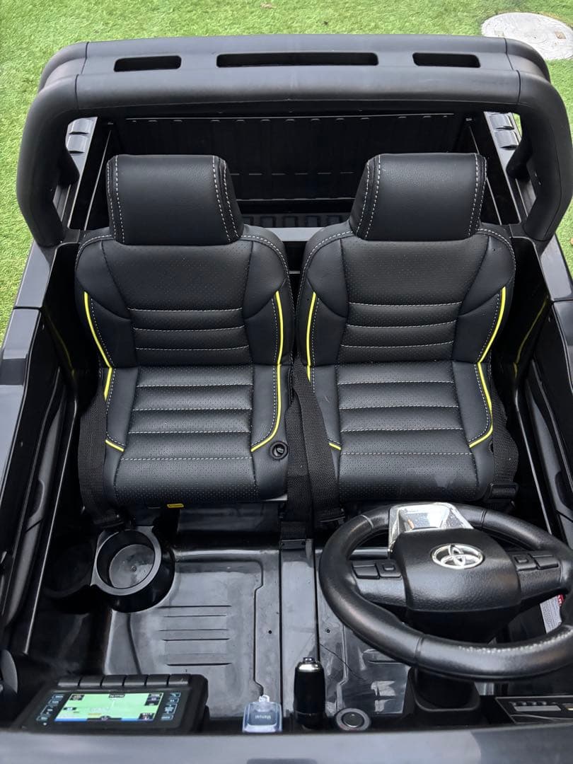 専用【値下げ】4WD 乗用玩具乗用ラジコン トヨタ ハイラックス 2人乗り