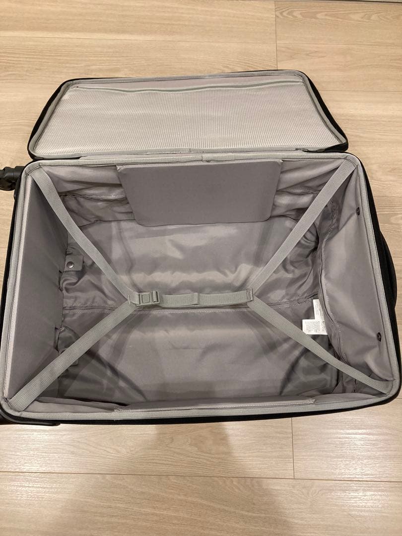 【無印良品】半分の厚みで収納できるソフトキャリーケース 63L ブラック