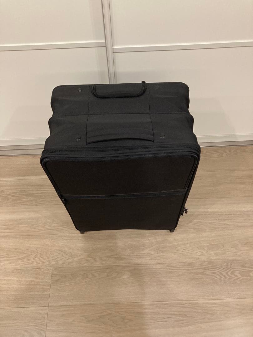 【無印良品】半分の厚みで収納できるソフトキャリーケース 63L ブラック