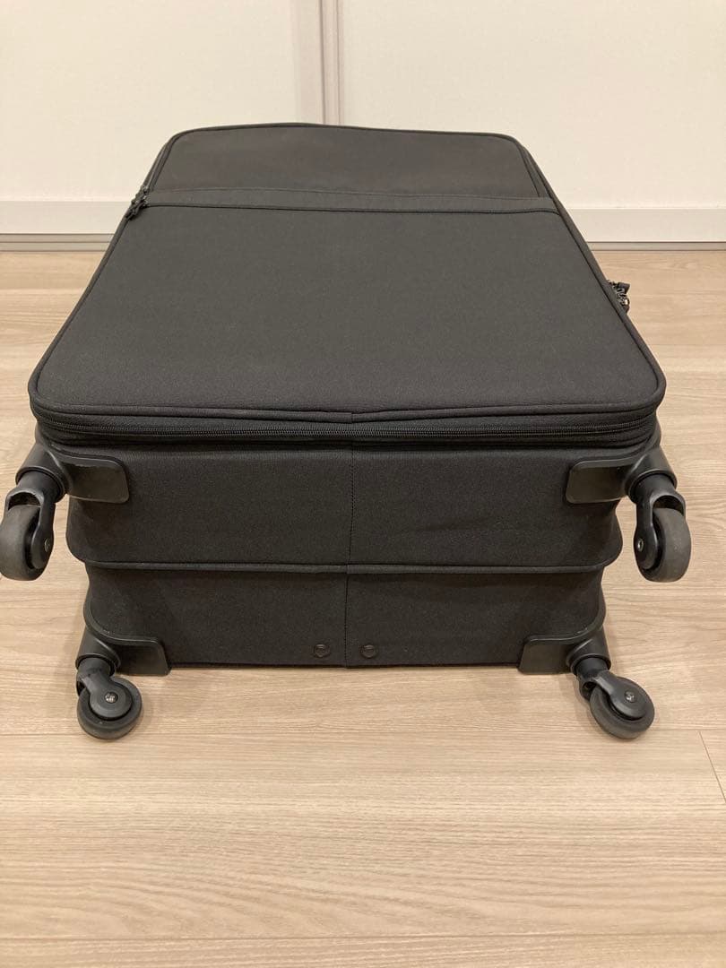 【無印良品】半分の厚みで収納できるソフトキャリーケース 63L ブラック