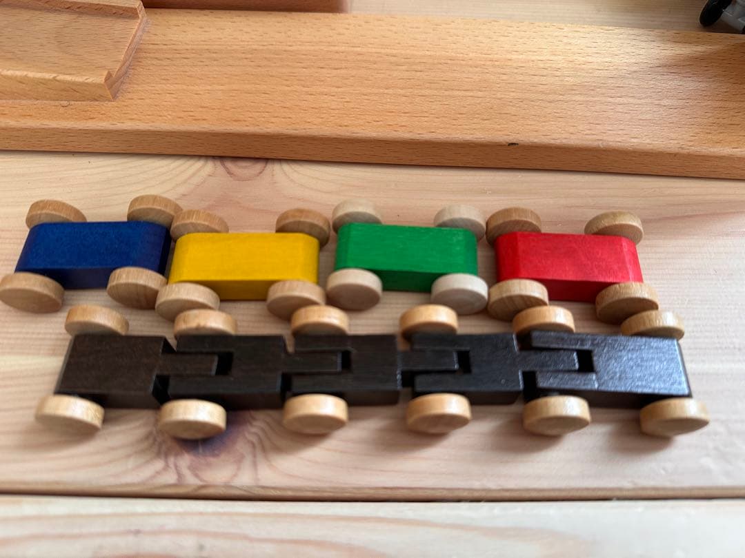 木製　車のおもちゃ　トレインカースロープ　ベック社　BECK 車付き