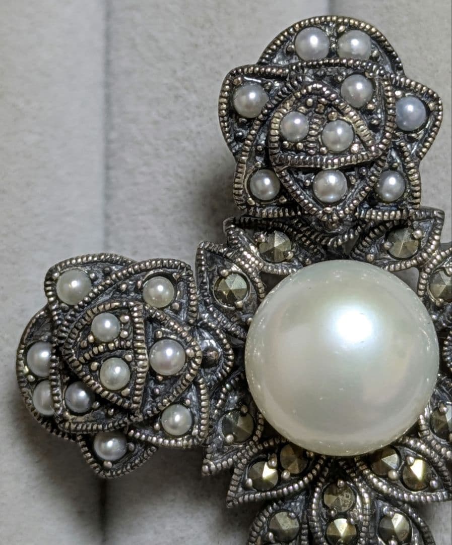 251260◎碌山◎ブローチ