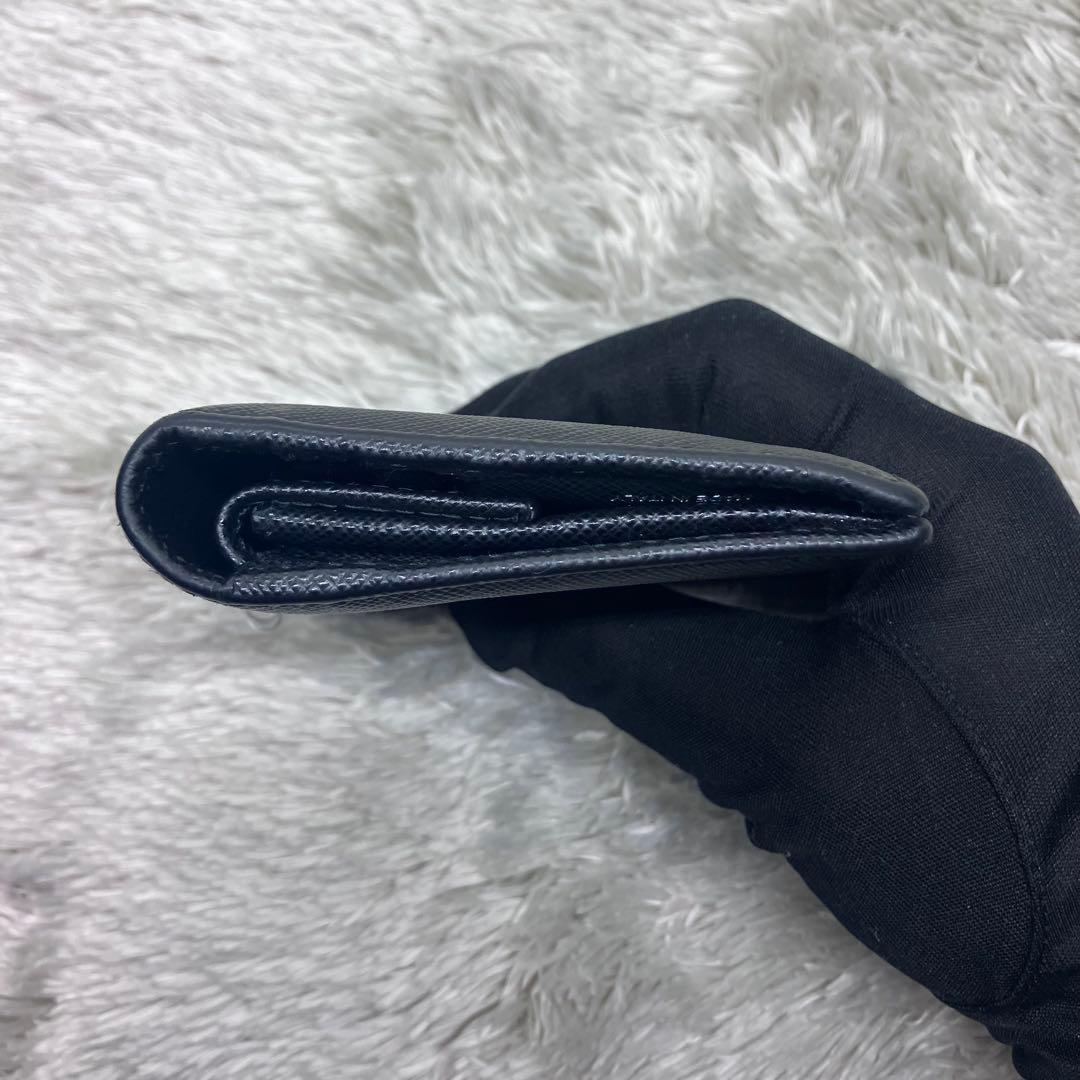 フラットファットさん専用PRADA 二つ折り財布サフィアーノトライアングルロゴ