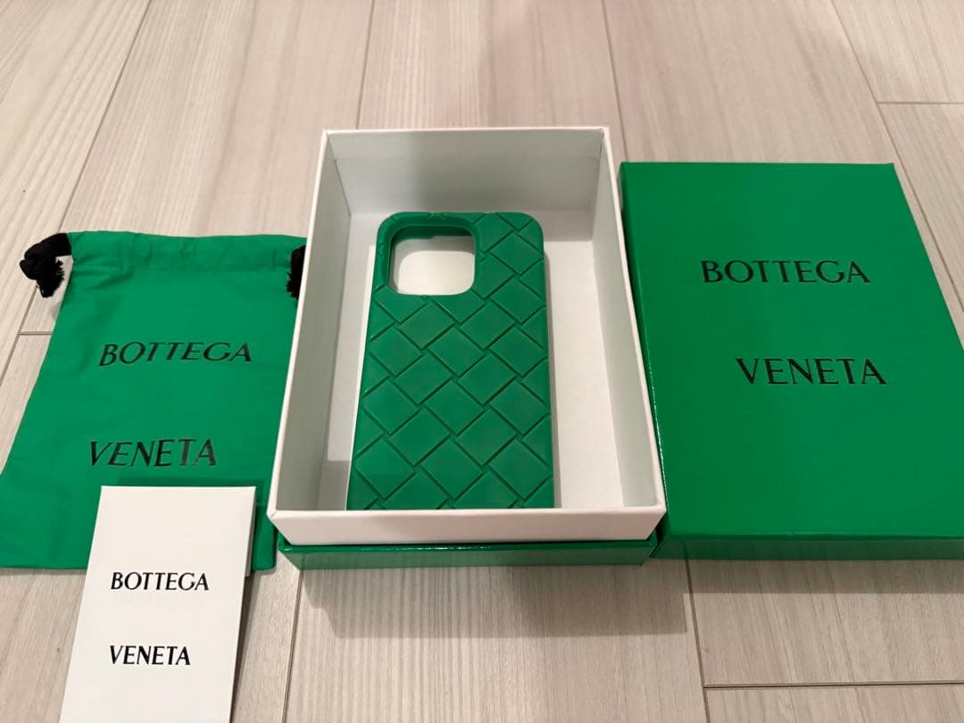 BOTTEGA VENETA グリーン iPhone16proケース