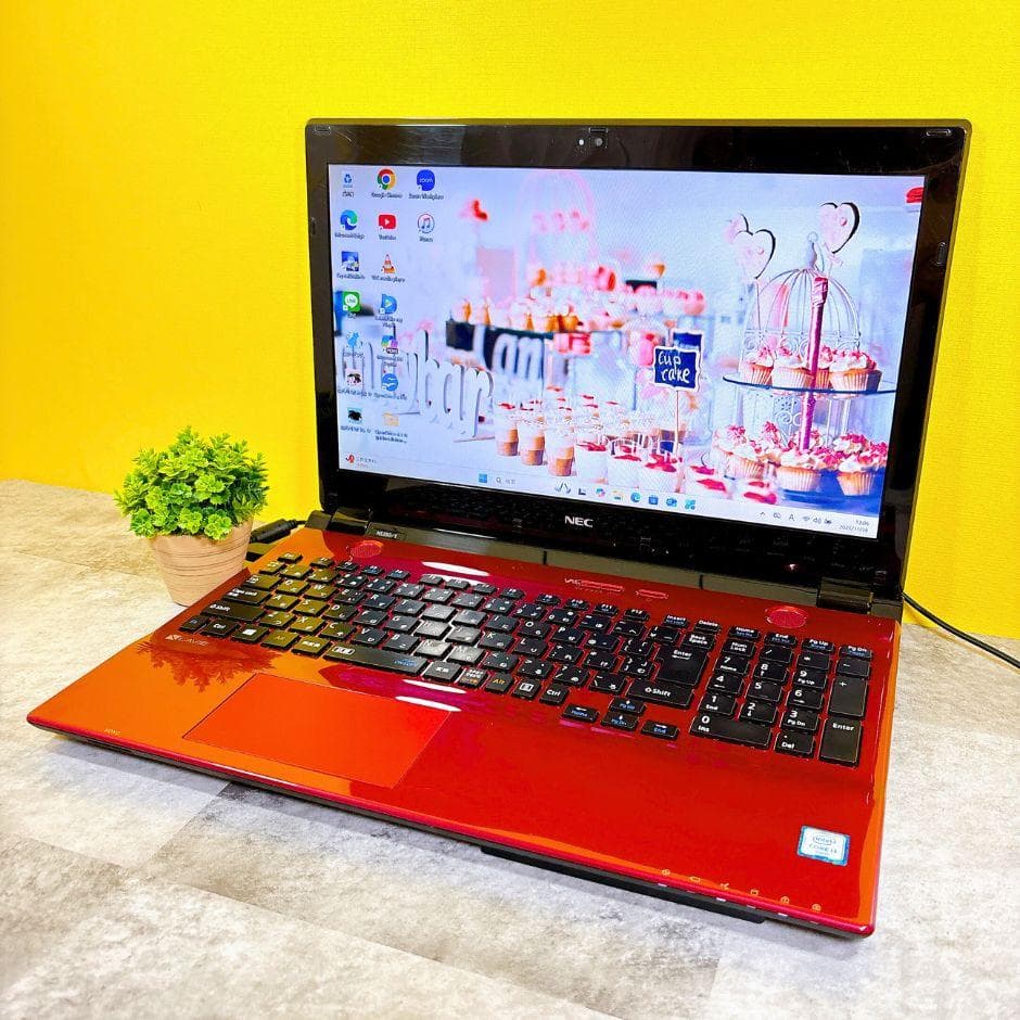 キレイな赤❣新品SSDで快適✨ブルーレイ カメラ付き Windows11仕事趣味