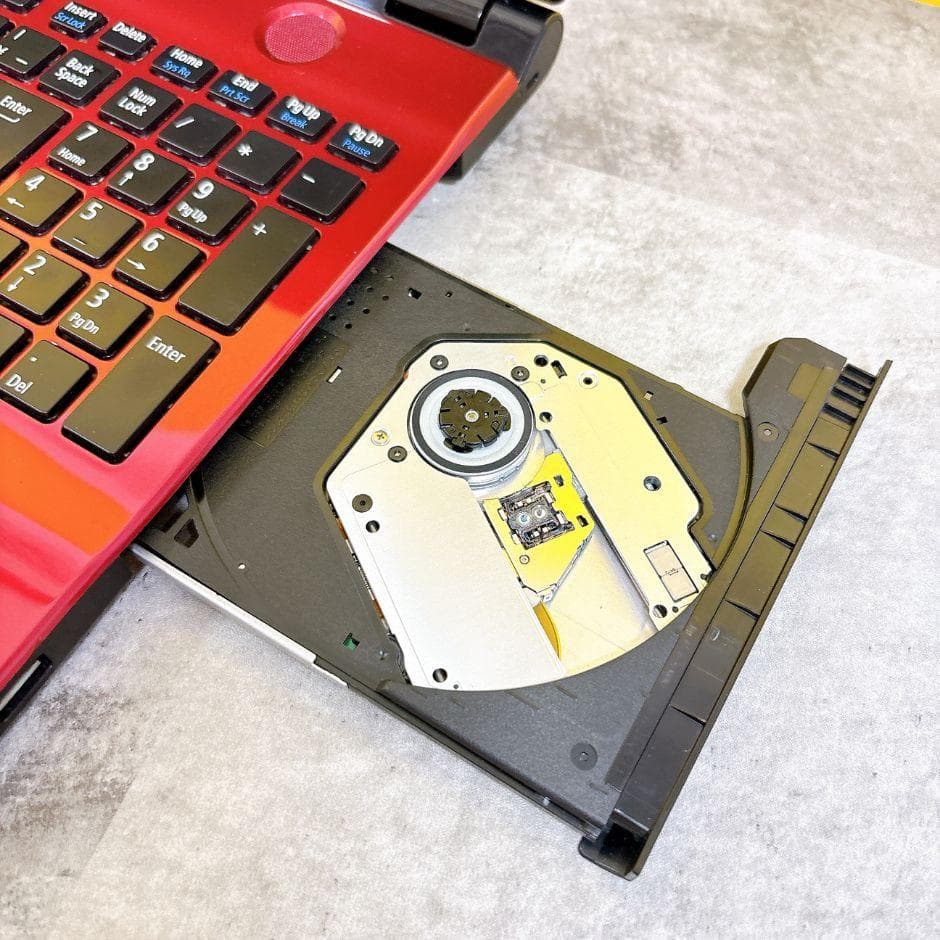 キレイな赤❣新品SSDで快適✨ブルーレイ カメラ付き Windows11仕事趣味