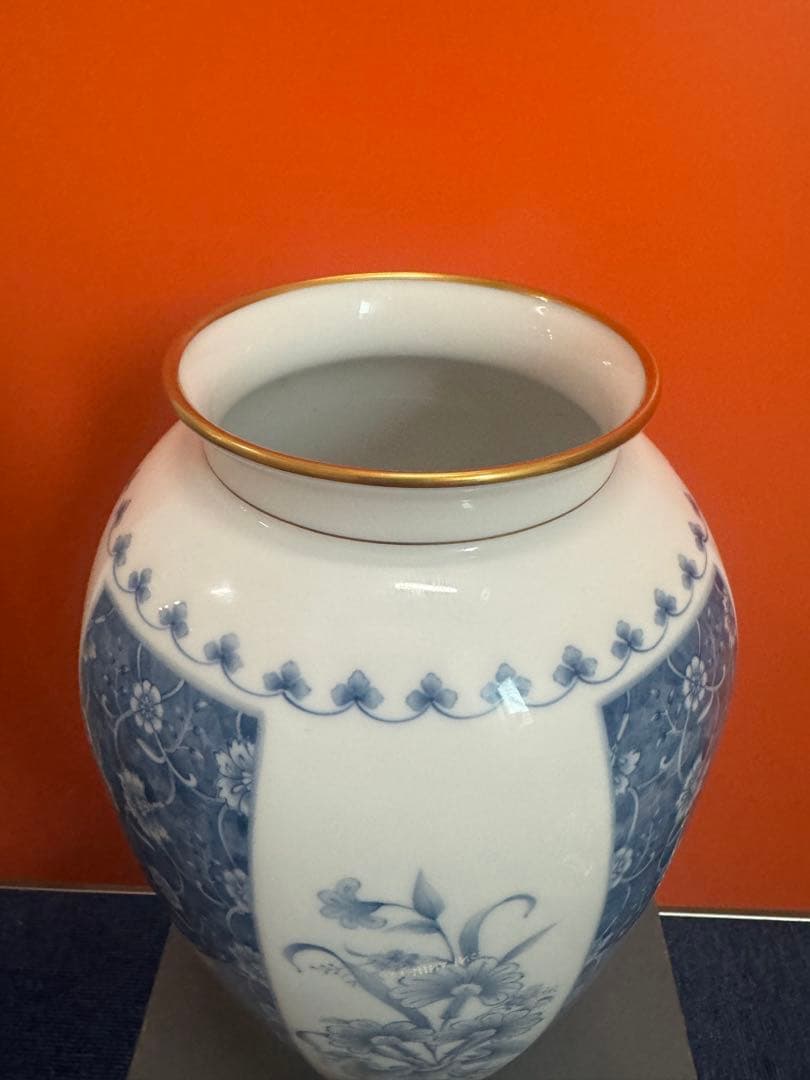 1779  大倉陶園 フラワーベース 花瓶 白磁 ブルー 染付 唐草 八角
