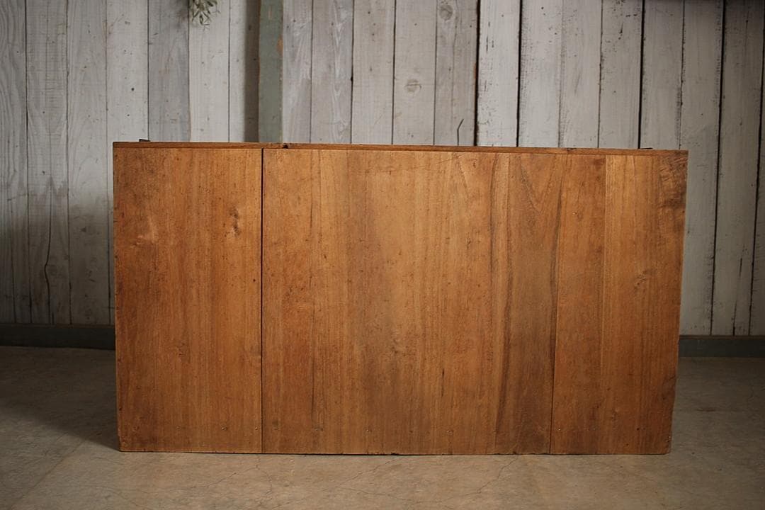 古く味のある木製の引き出し2段　チェスト　桐箪笥　タンス　古家具　古民家