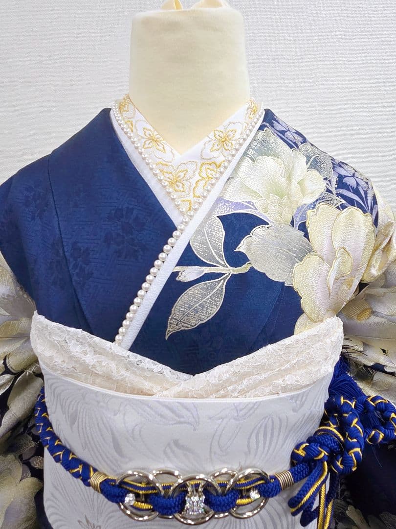 【157~170センチぐらいの方が適応サイズ】振袖のみ　るなのあ紺色