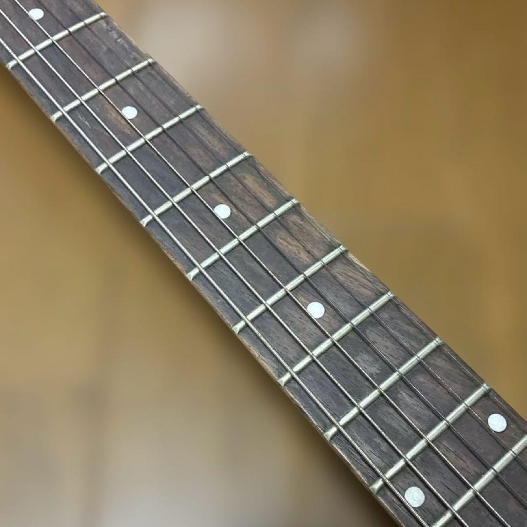 《メイビス》エレキギター　ピック入り付き　動作確認済み