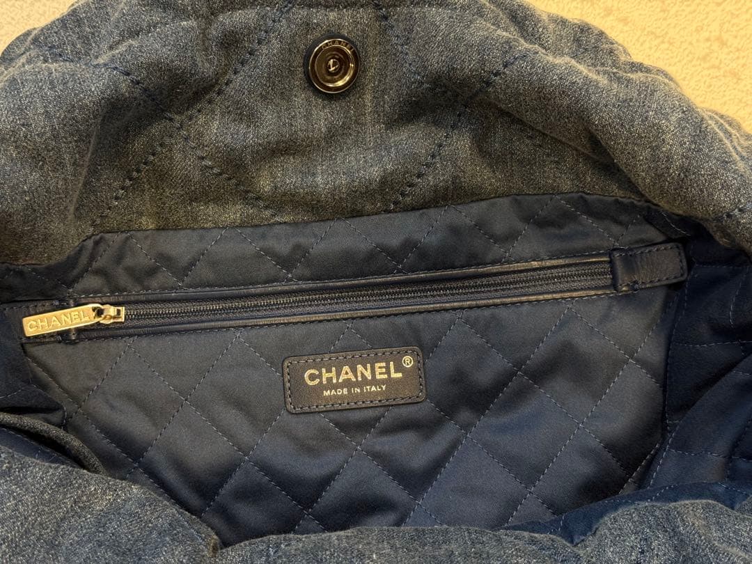 CHANEL 22 スモール　ハンドバッグ