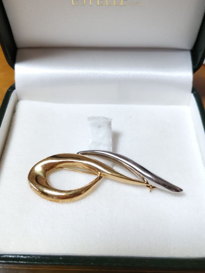 ESTELLE 　K18とプラチナ流線型ブローチ