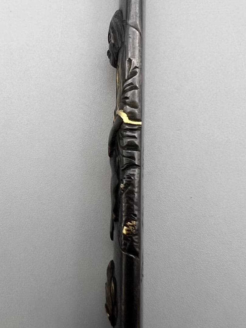 刀装具 劉海戲金蟾図小柄 勝寿在銘 四分一地 鋤出高彫 金銀象嵌色絵 化粧箱