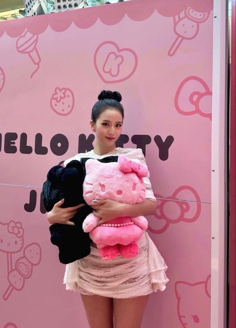 Hello Kitty x Jisoo ぬいぐるみ 40CM ジス キティ