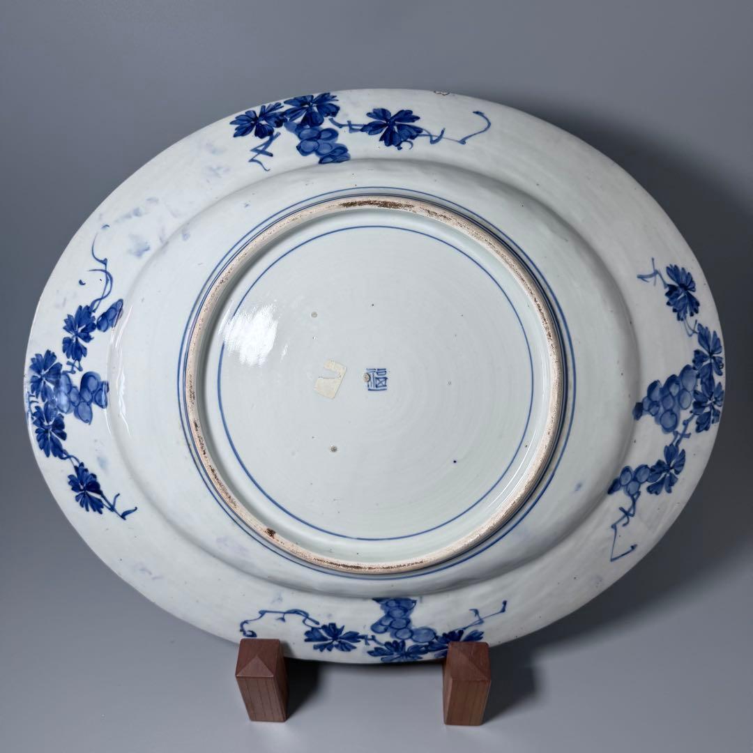 幕末〜明治期　青磁染付夜桜図楕円形大皿　牡丹文様　福　裏葡萄文様　48.6cm
