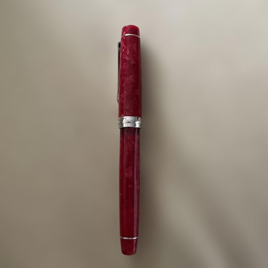 赤色ツートン万年筆