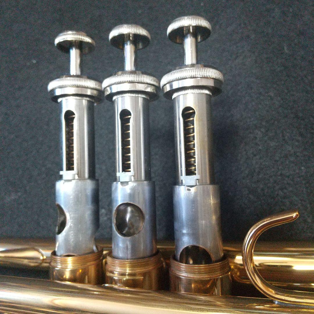 FESTI「フェスティ」トランペット。ゴールドラッカー仕上げ。美品