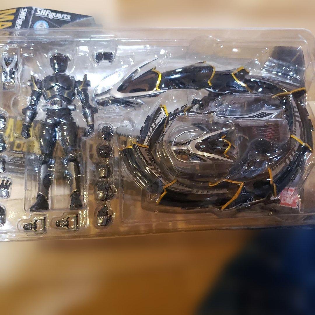 s.hフィギュアーツ 仮面ライダーリュウガ