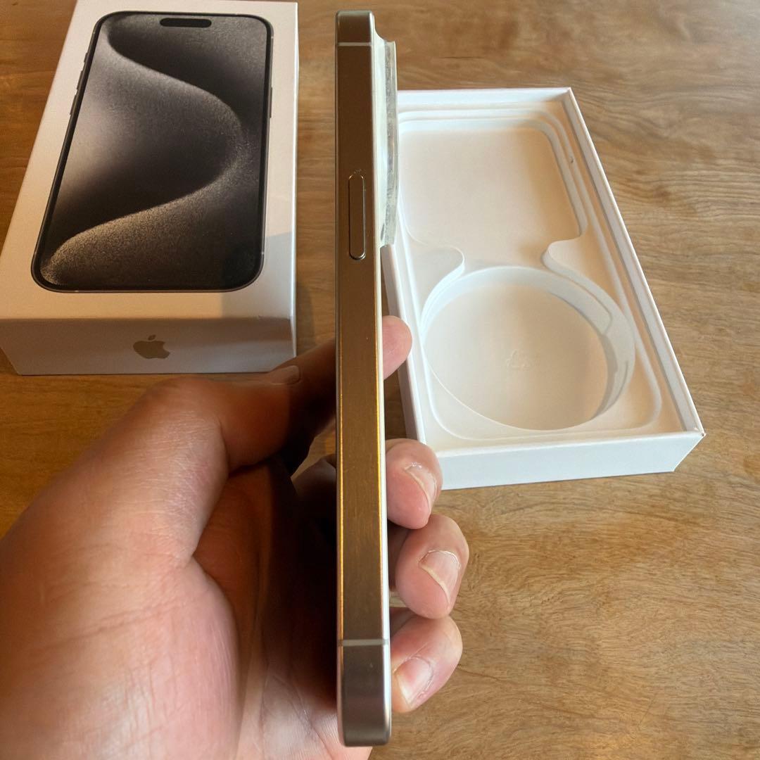 Apple iPhone 15 Pro ホワイトチタニウム　SIMフリー