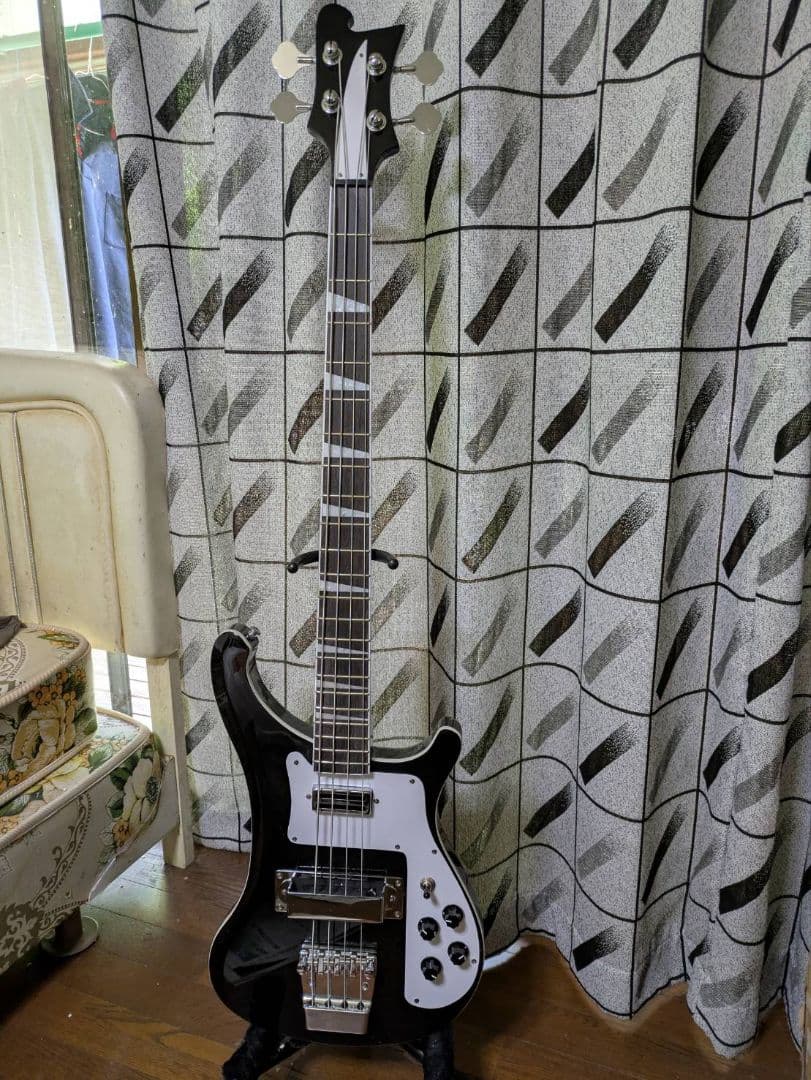 M*様 4001タイプ　ブラックエレキベース シングルコイル搭載　ノーブランド