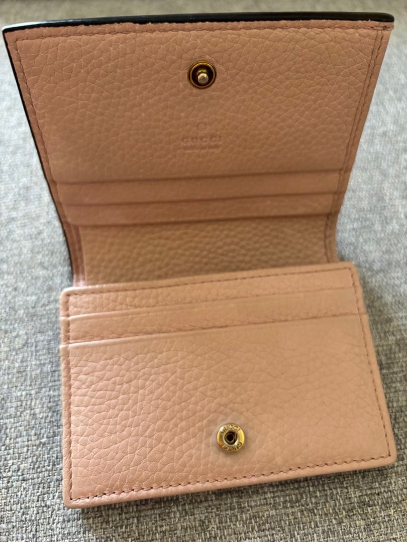 GUCCI ピンクレザー 二つ折り財布