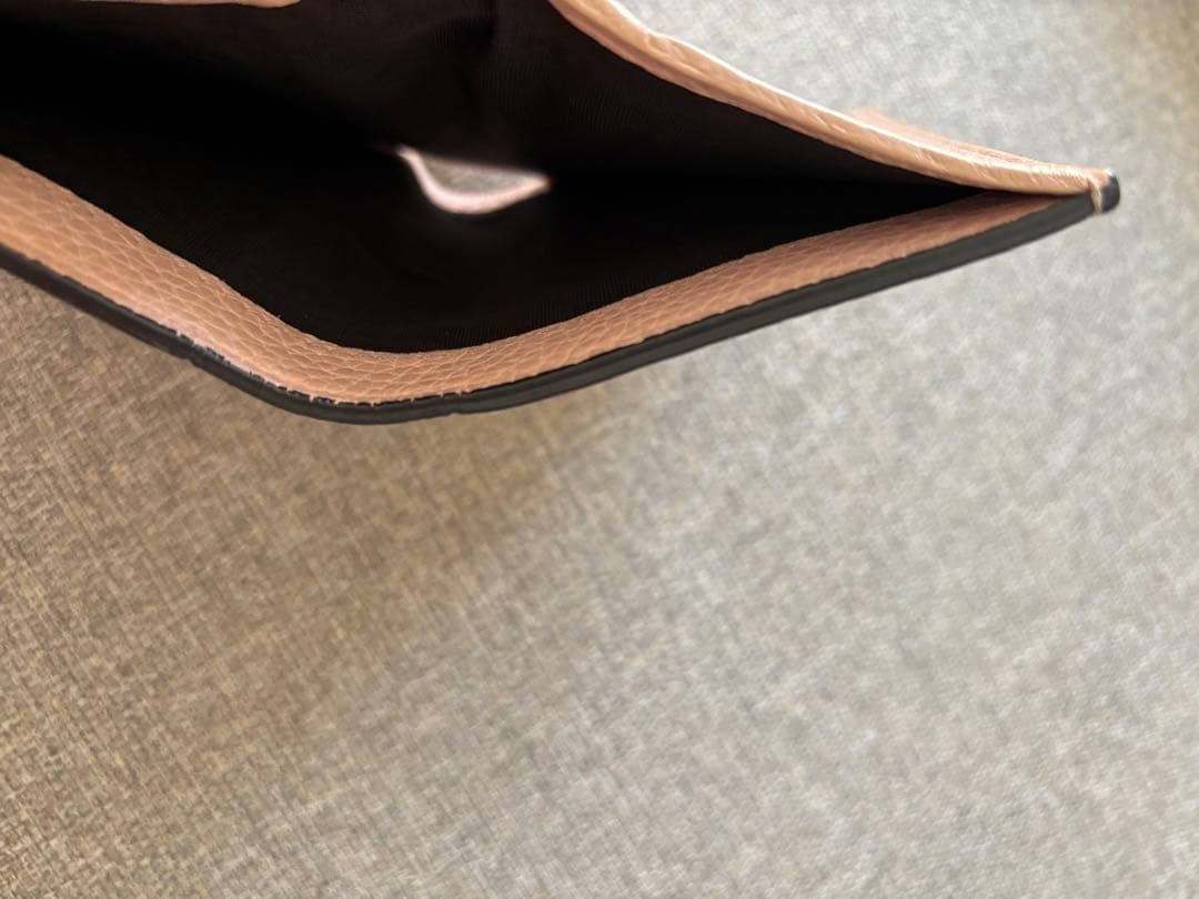 GUCCI ピンクレザー 二つ折り財布