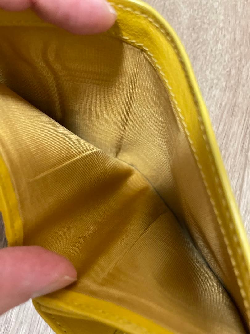 PRADA プラダ　財布　二つ折り　イエロー　レディース