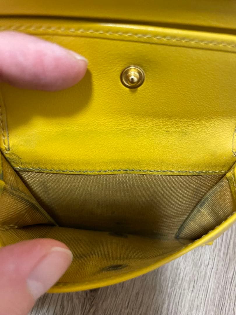 PRADA プラダ　財布　二つ折り　イエロー　レディース
