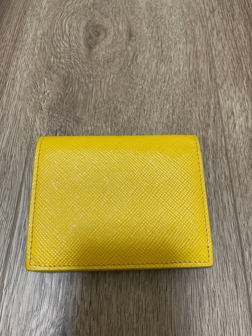 PRADA プラダ　財布　二つ折り　イエロー　レディース