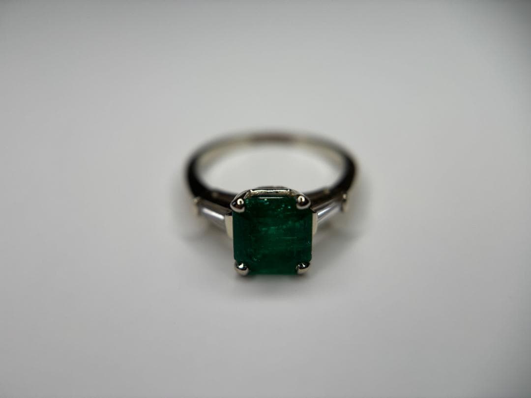 【CGL鑑別書付】天然エメラルドリング　エメラルドカット 約7.8mm