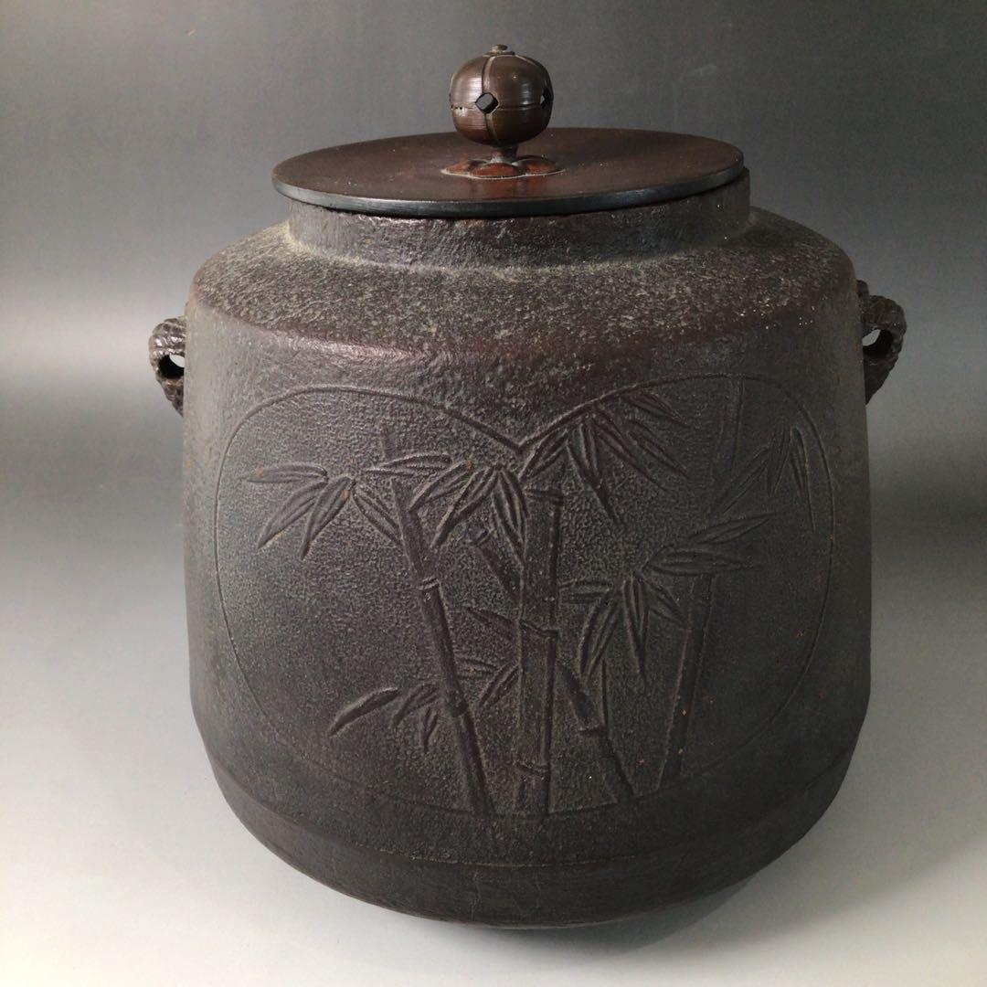 Ｓ６２　茶釜　『人間国宝　高橋敬典造』『間取松竹地紋』『羽子板釜』　共箱　茶道具