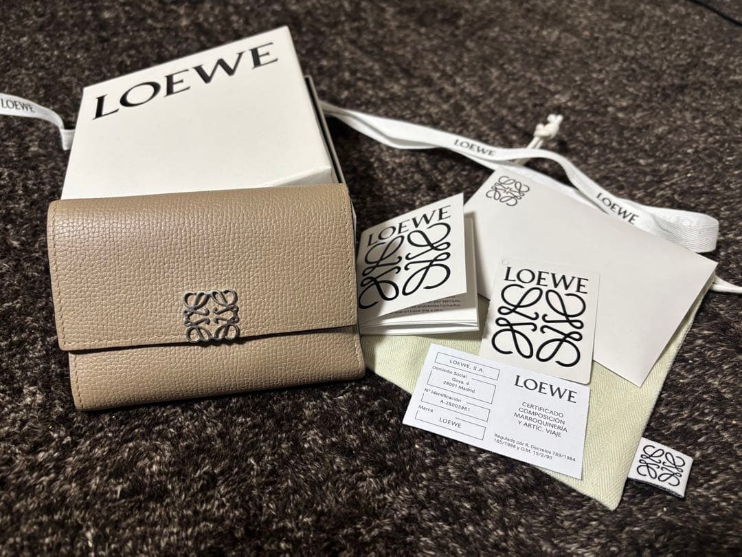 【再値下げ❗️】LOEWE ロエベ 三つ折り財布 【付属品付き】