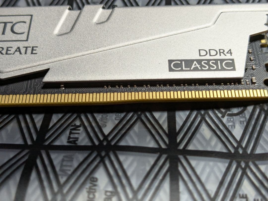 メモリー Team 32GB DDR4 3200 TTCCD432G3200HC22BK