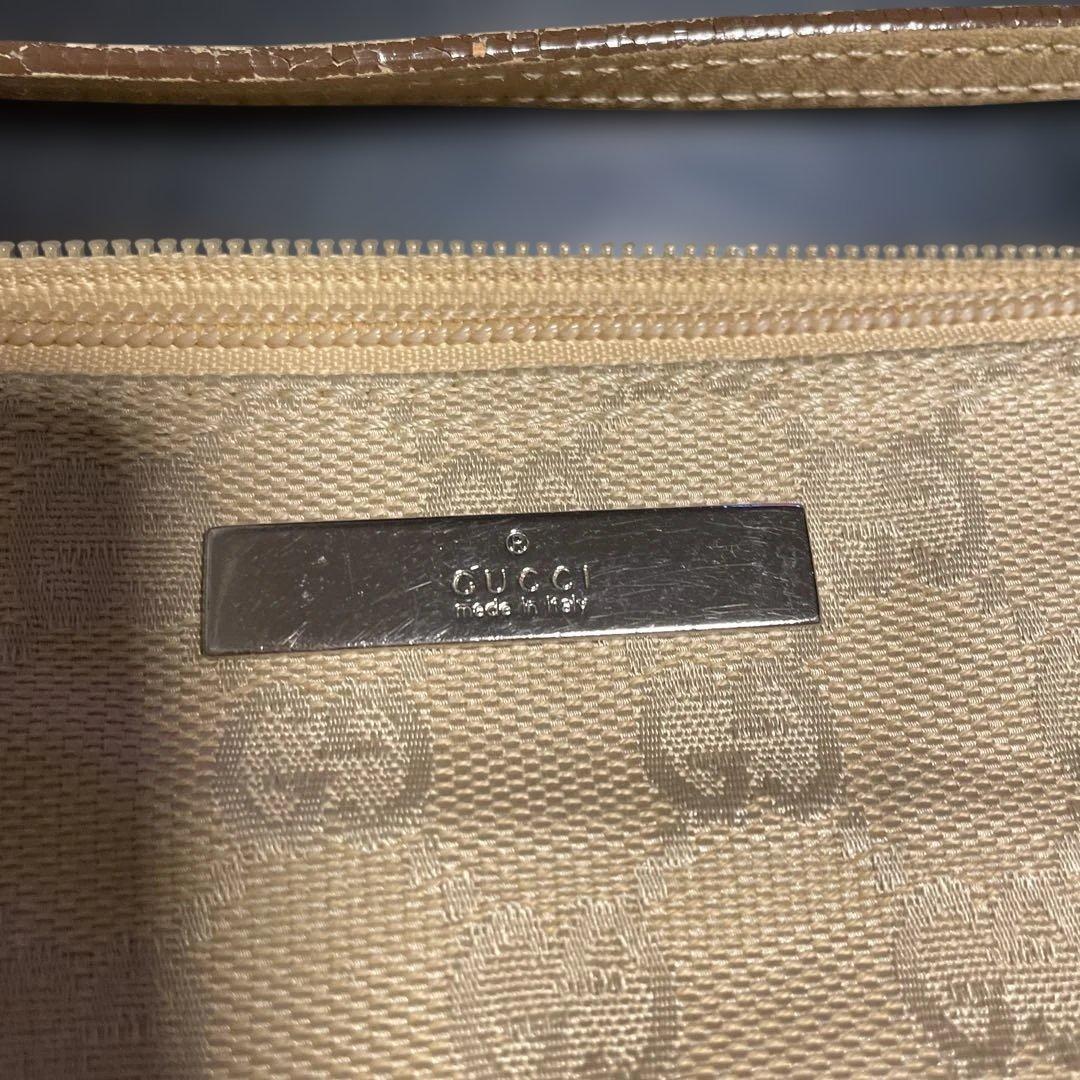 GUCCI ベージュ クラッチバッグ
