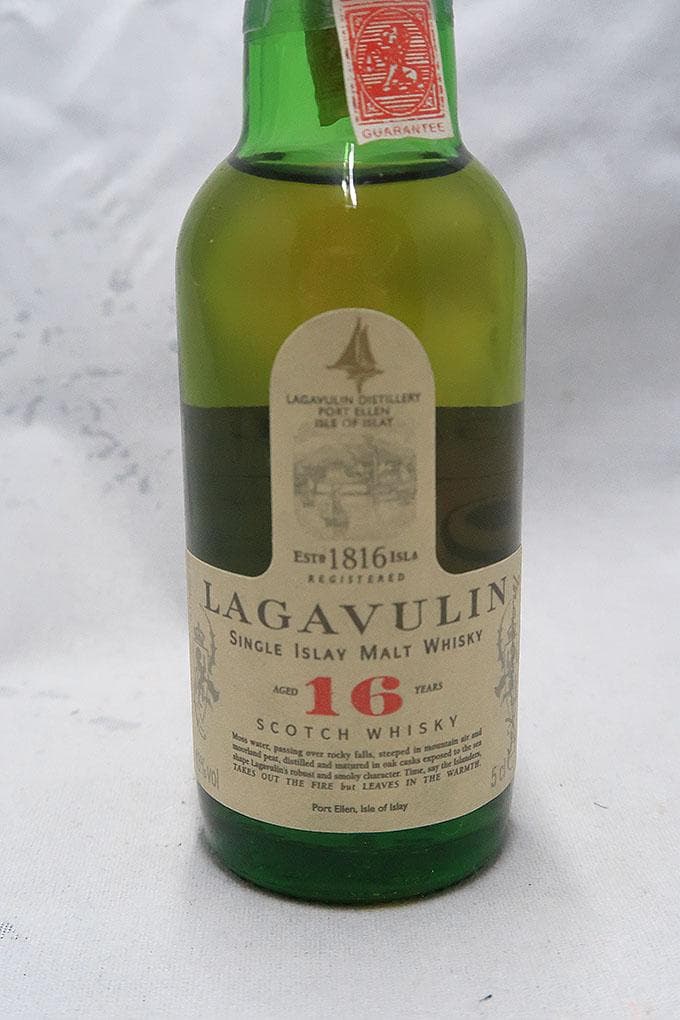 ラガヴーリン １６年 シングルモルトウィスキー ミニチュアボトル