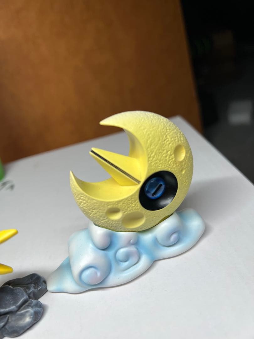 ポケモンスケールワールド　ソルロックとルナトーン