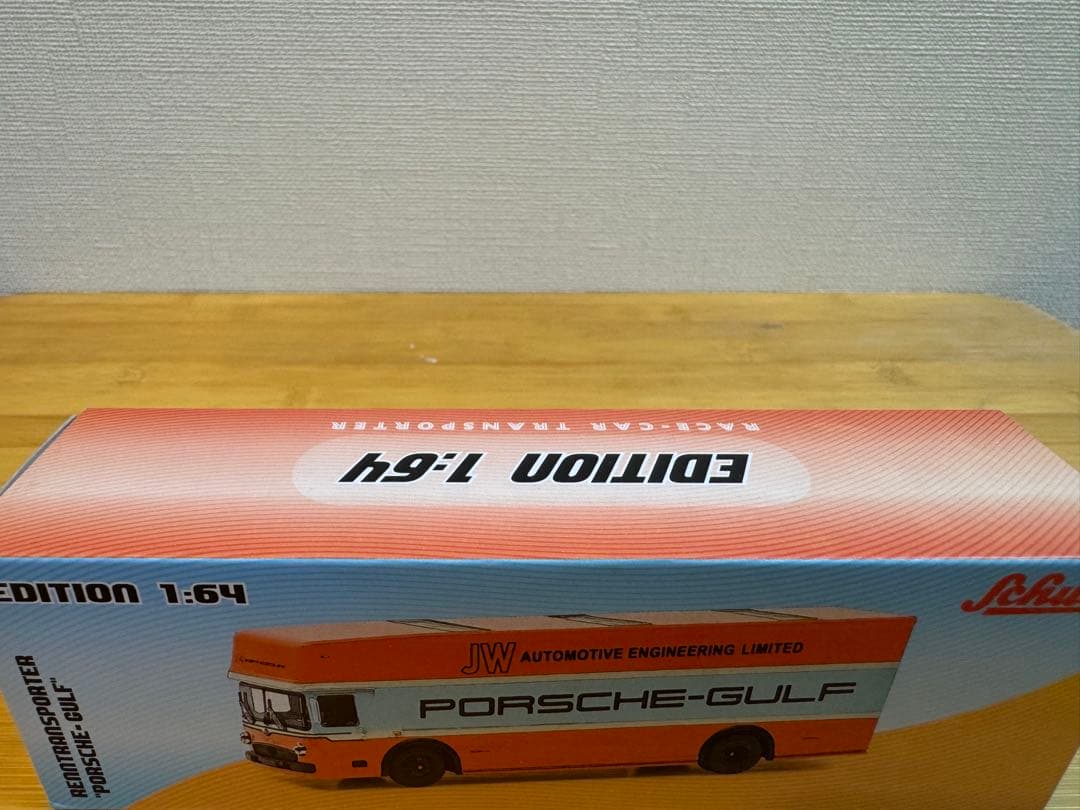 【Schuco】限定 Renntransporter Porsche-Gulf