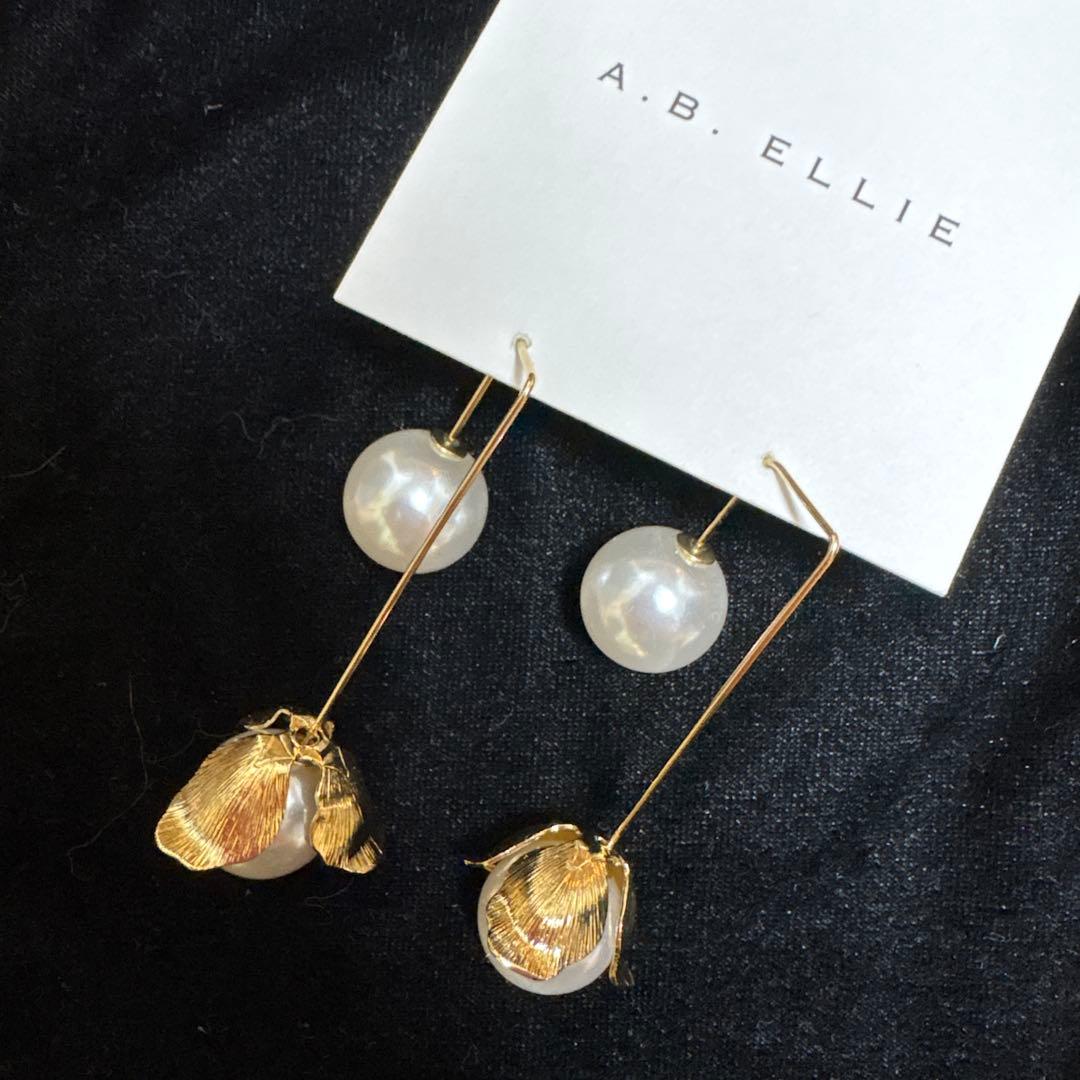 A. B. ELLIE バルドーピアス