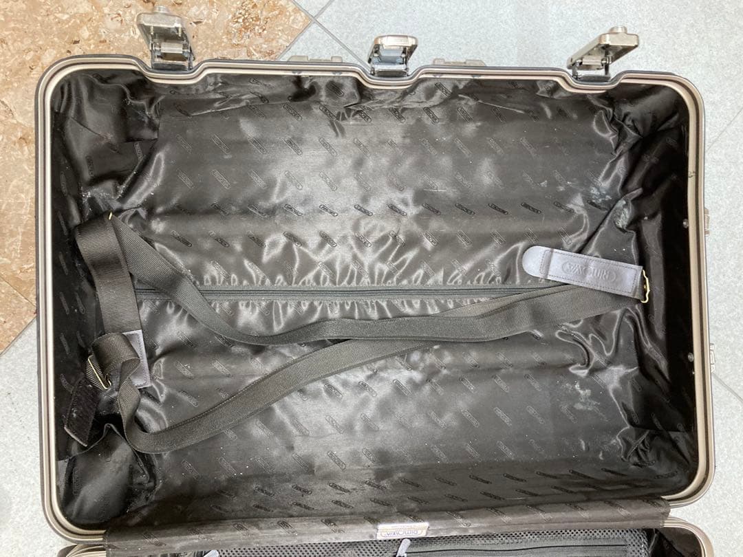 zuka3 RIMOWA リモワ　シルバー アルミニウム キャリーケース⭐︎